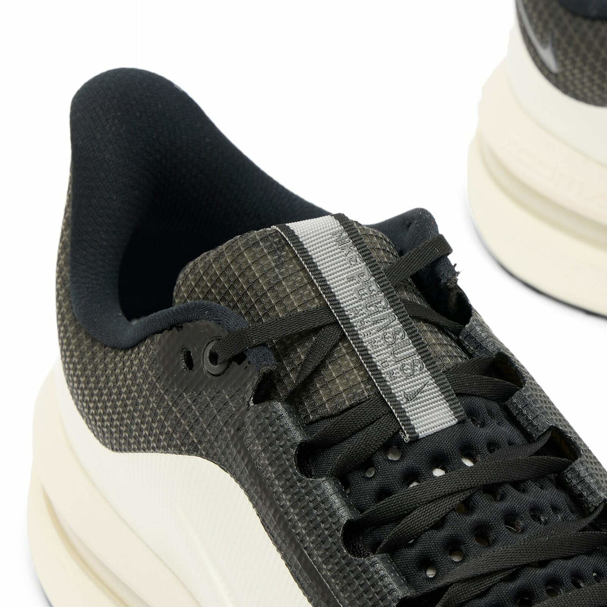 Nike Pegasus Premium Sp Sneaker in Black/Sail