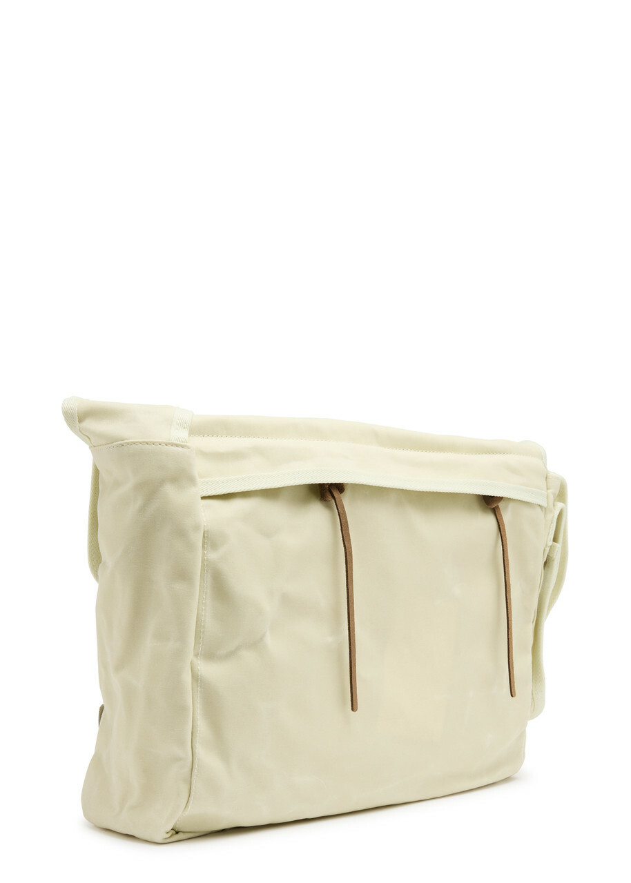 ★TOUT Y EST★ Knob Unisex Mini Messenger Bag Crinkled Cream SAC LOQUET – TOUT Y EST EN