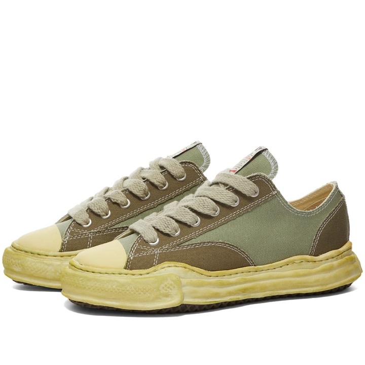 Photo: Maison MIHARA YASUHIRO Men's Peterson Low Spray-Dyed Original Sole Canvas Sneakers in Green