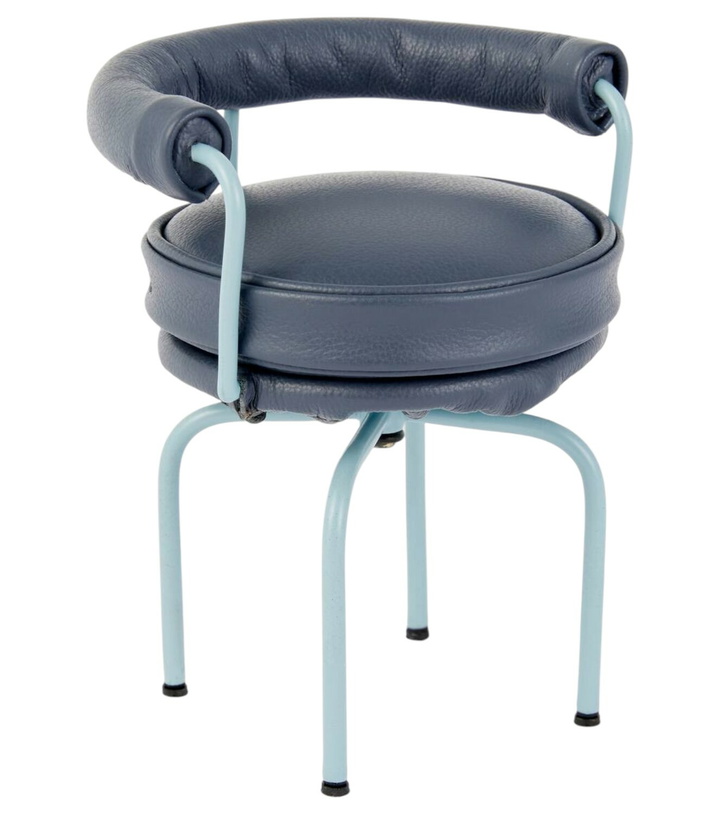 Photo: Cassina Le Miniature - 7 Fauteuil tournant decoration