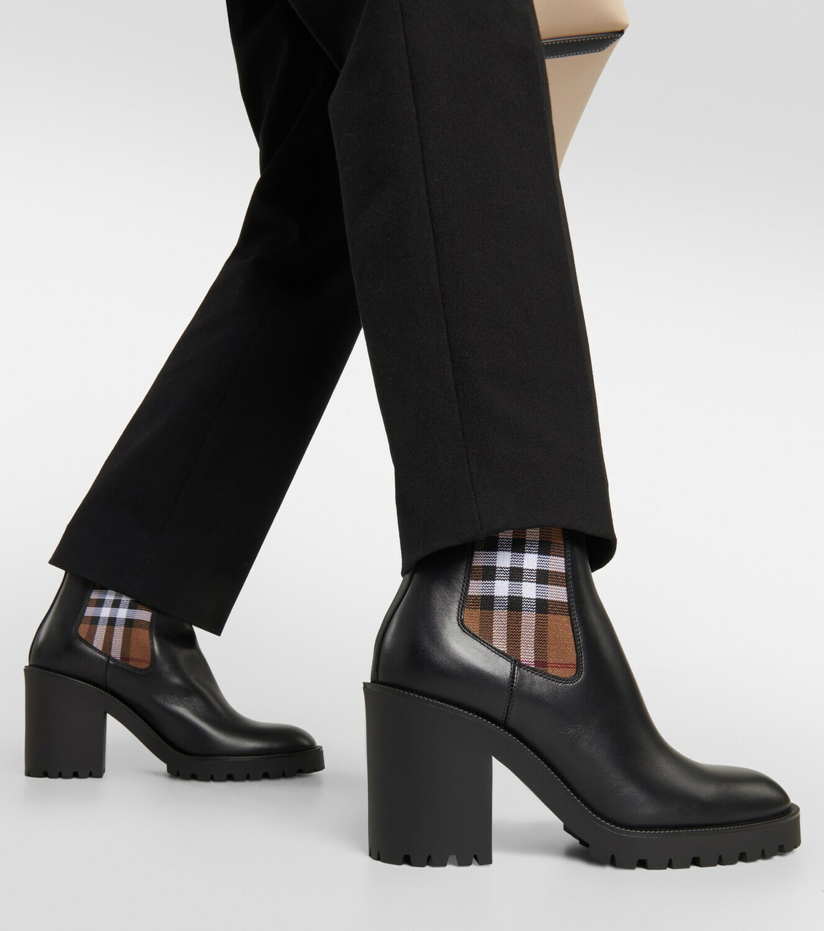 Burberry | Trek ankle leather boots Burberry Black Leather Lace-Up Ankle Boots Size 39 EU main image 2