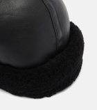 Toteme Shearling-trimmed leather hat