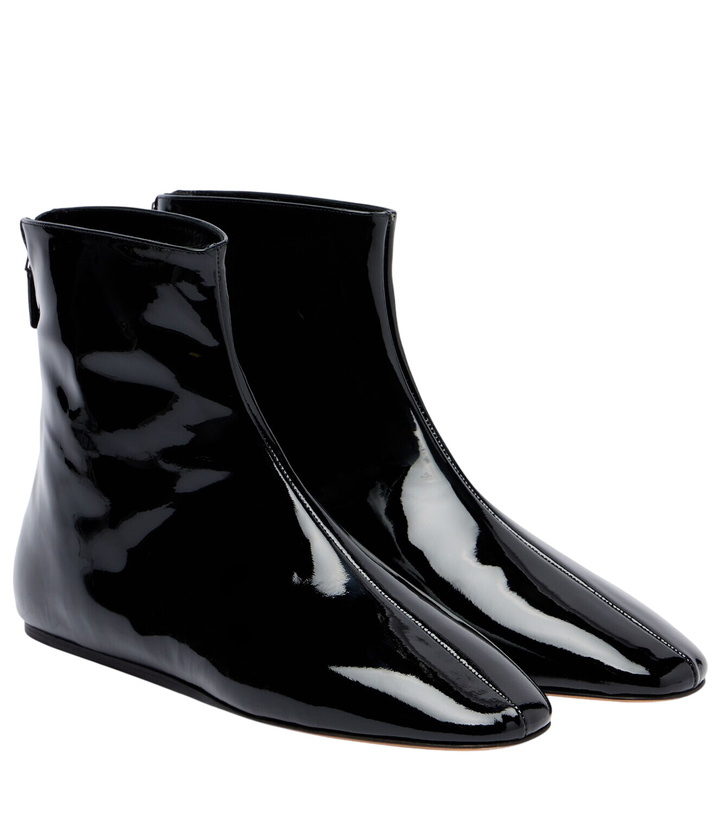 Photo: Le Monde Béryl Patent leather ankle boots