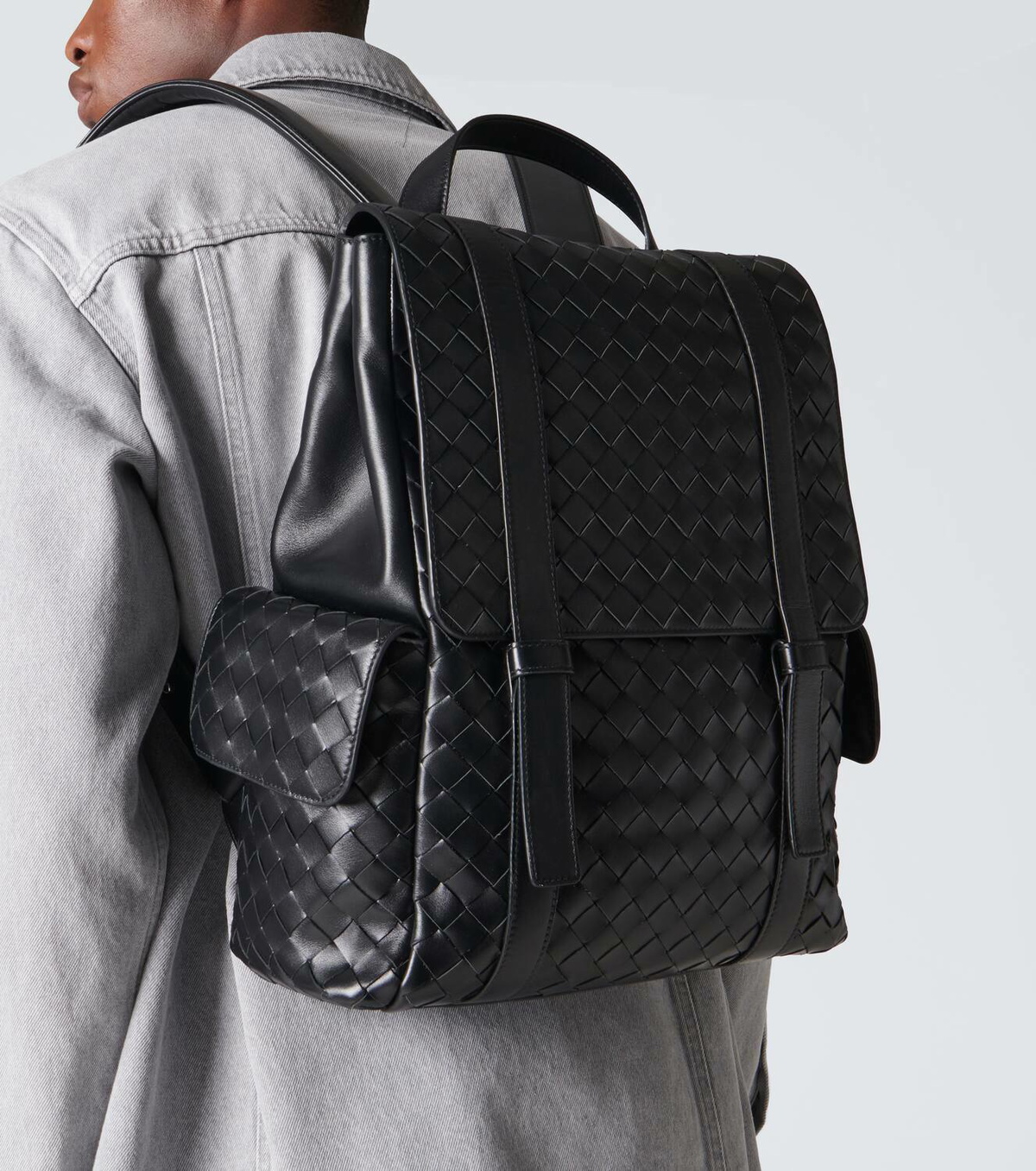 【可愛い♪】BOTTEGA VENETA Black cafl leather Avenue bag Bottega Veneta Avenue Intrecciato leather backpack Bottega
