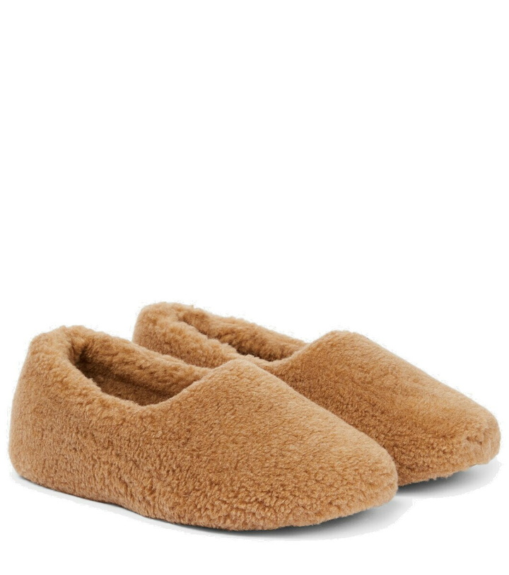 Photo: Loro Piana Wintercozy cashfur slippers