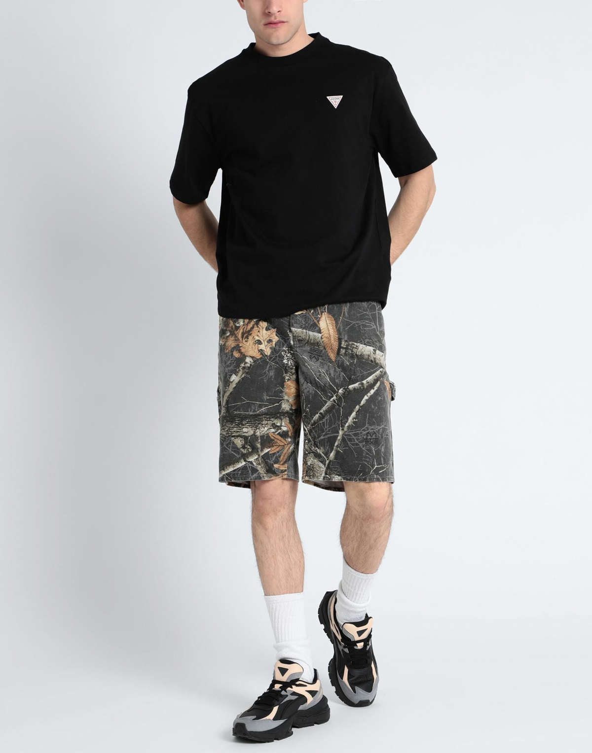 Guess Mens T-shirt in Black