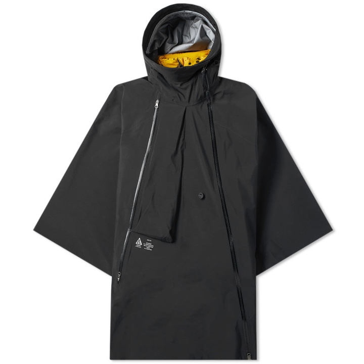 Photo: NikeLab ACG Women's 3 in 1 System Poncho