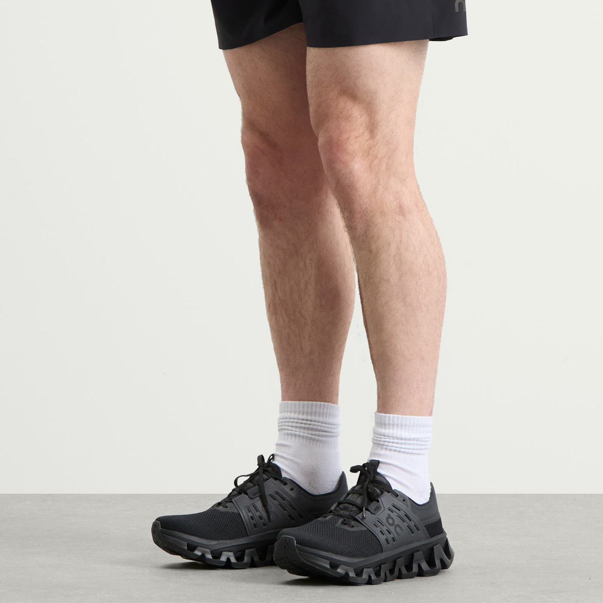 ON Men's Cloudswift Amp Sneaker in Black/Black