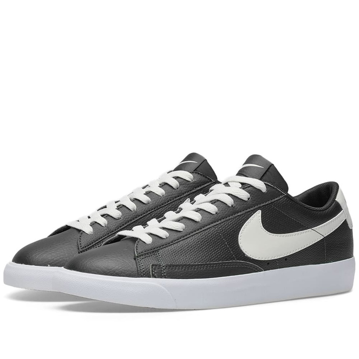 Photo: Nike Blazer Low Leather Black