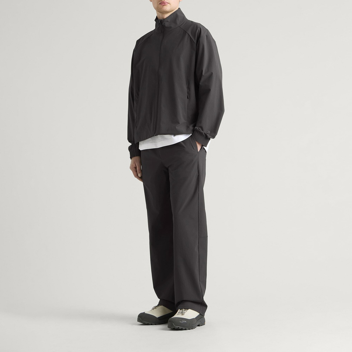 The North Face Men's Black Box Tech Woven Trousers in Lead