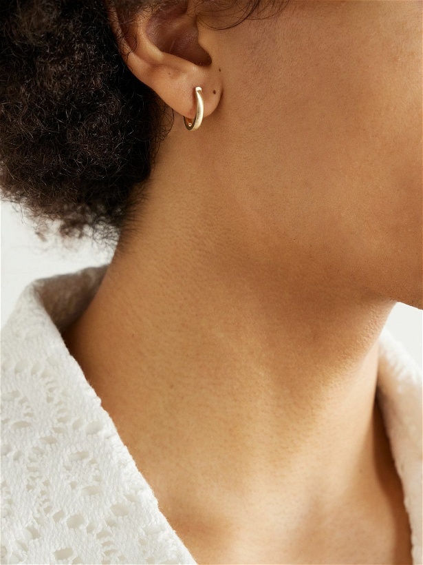 Photo: Lauren Rubinski - Brushed-Gold Hoop Earrings