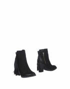 Steve Madden Womens Ankle boots in Black