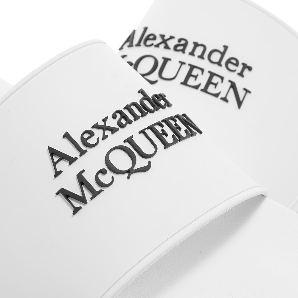 サンダル alexander mcqueen White Logo Pool Slides in Rubber Alexander McQueen Men's Rubber Logo Pool Slide in White