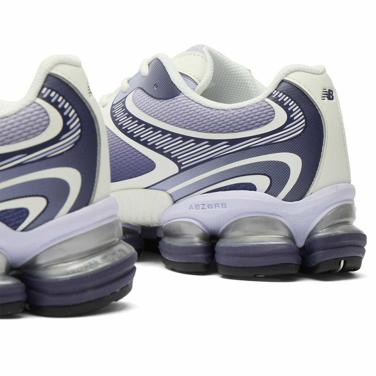 New Balance 2000 Sneaker in Boysenberry/Smoked Violet/Sea Salt