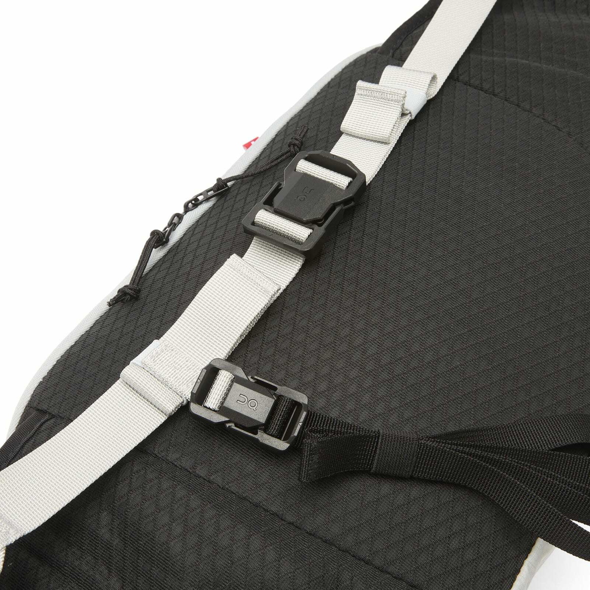 ON Sling Pack 9L in Glacier/Black 