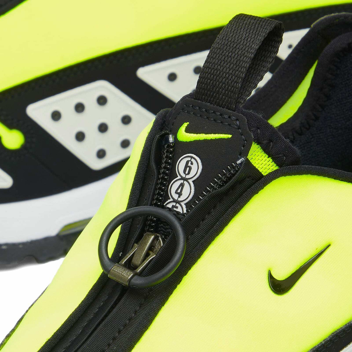 Nike Air Max SNDR W Sneaker in Volt/Black/White