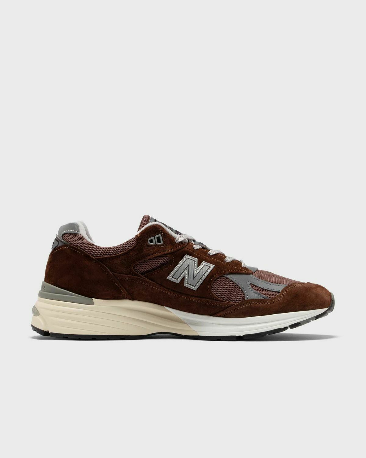 New Balance Lowtop Brown Suede New Balance Low Top Sneakers M2002 DV1 – LABELS main image 4