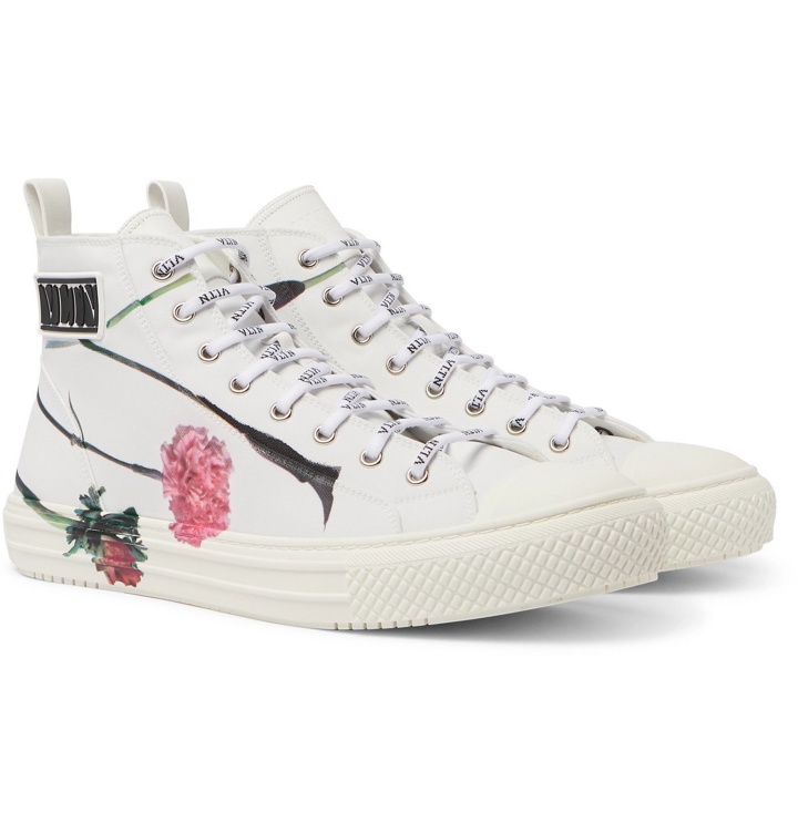 Photo: Valentino - Valentino Garavani Logo-Appliquéd Floral-Print Canvas High-Top Sneakers - White