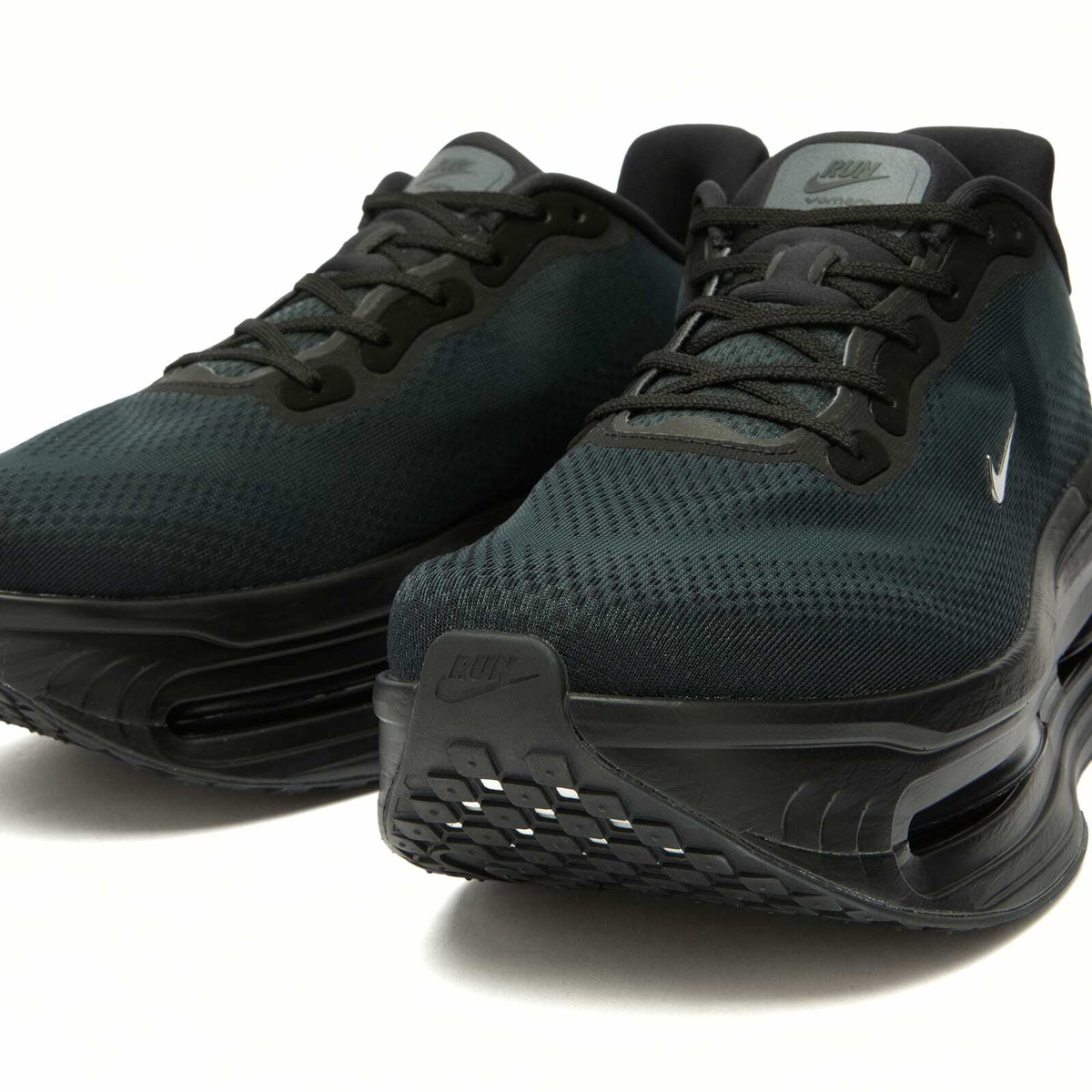 Nike Vomero Prm Sp Sneaker in Black/White