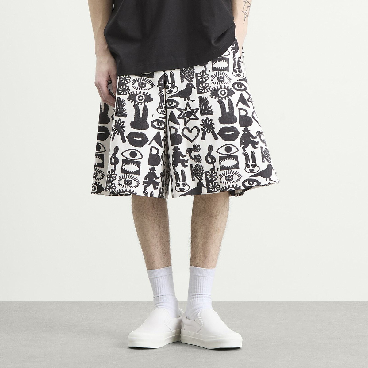 Comme des Garçons Black Men's Cotton Pagowski Shorts in White/Black