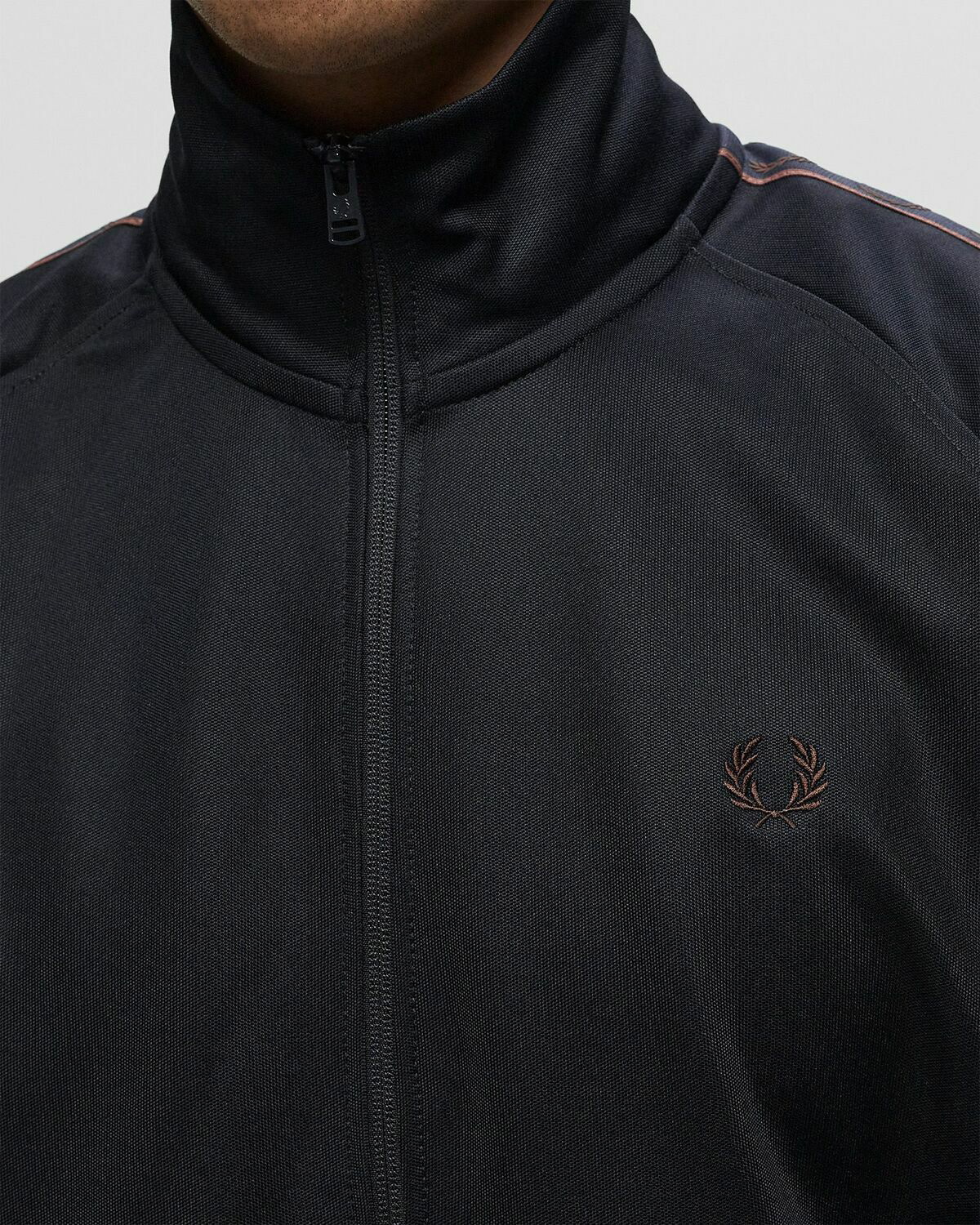 超美 FRED PERRY / Contrast Tape Track JKT Fred Perry contrast tape track jacket in gray | ASOS
