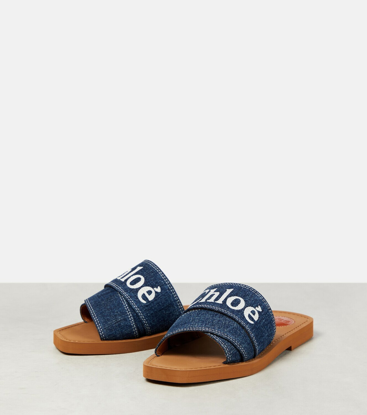 Chloe＊サンダル（WOODY SLIDES） Chloé Woody Logo Strap Slides | White | FARFETCH RO