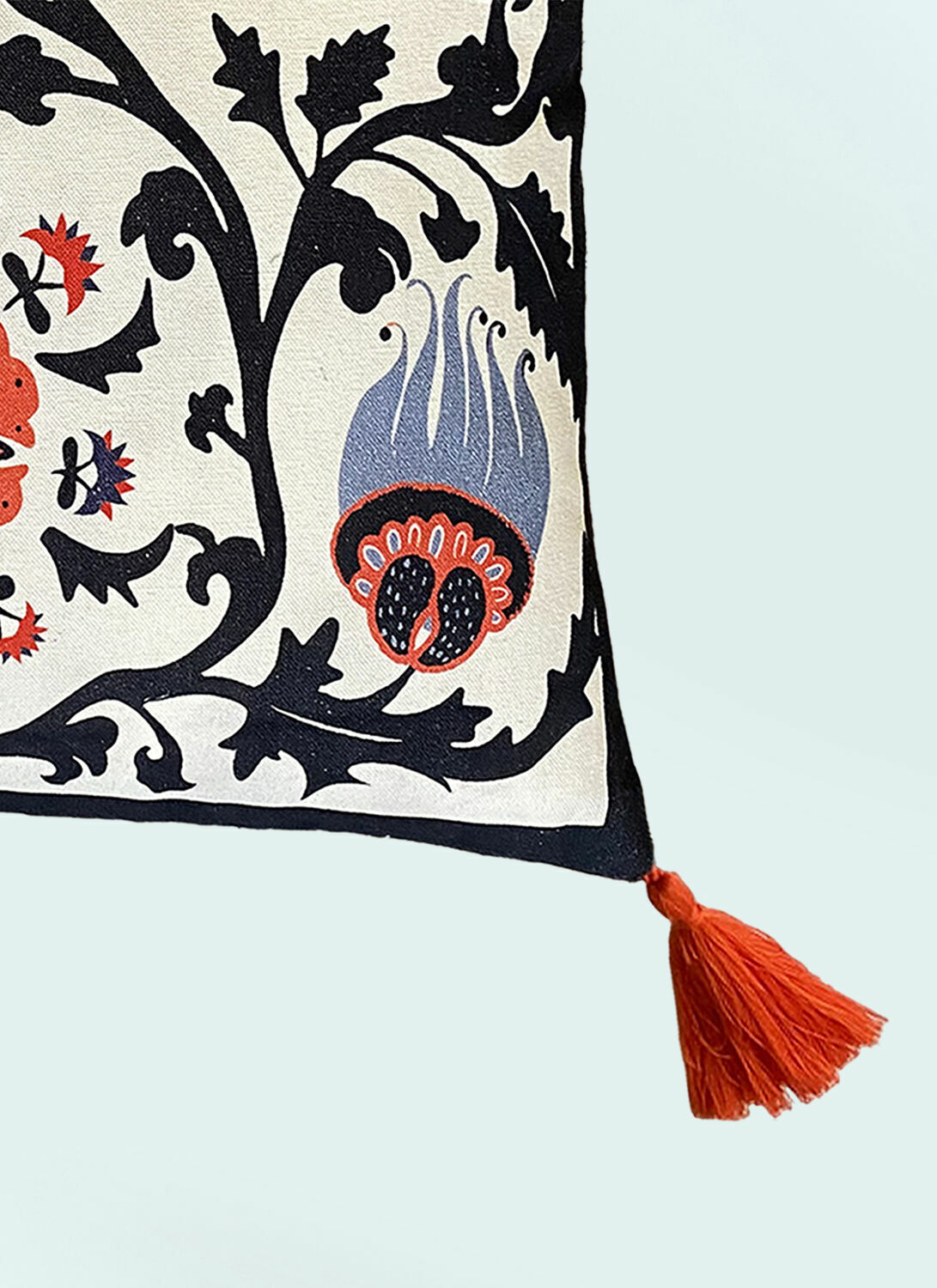 Les-Ottomans Flowers Embroidered cushion