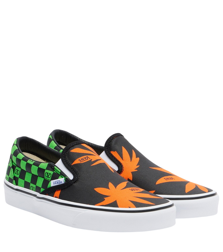 Photo: Valentino Garavani x Vans VLogo printed canvas slip-on sneakers