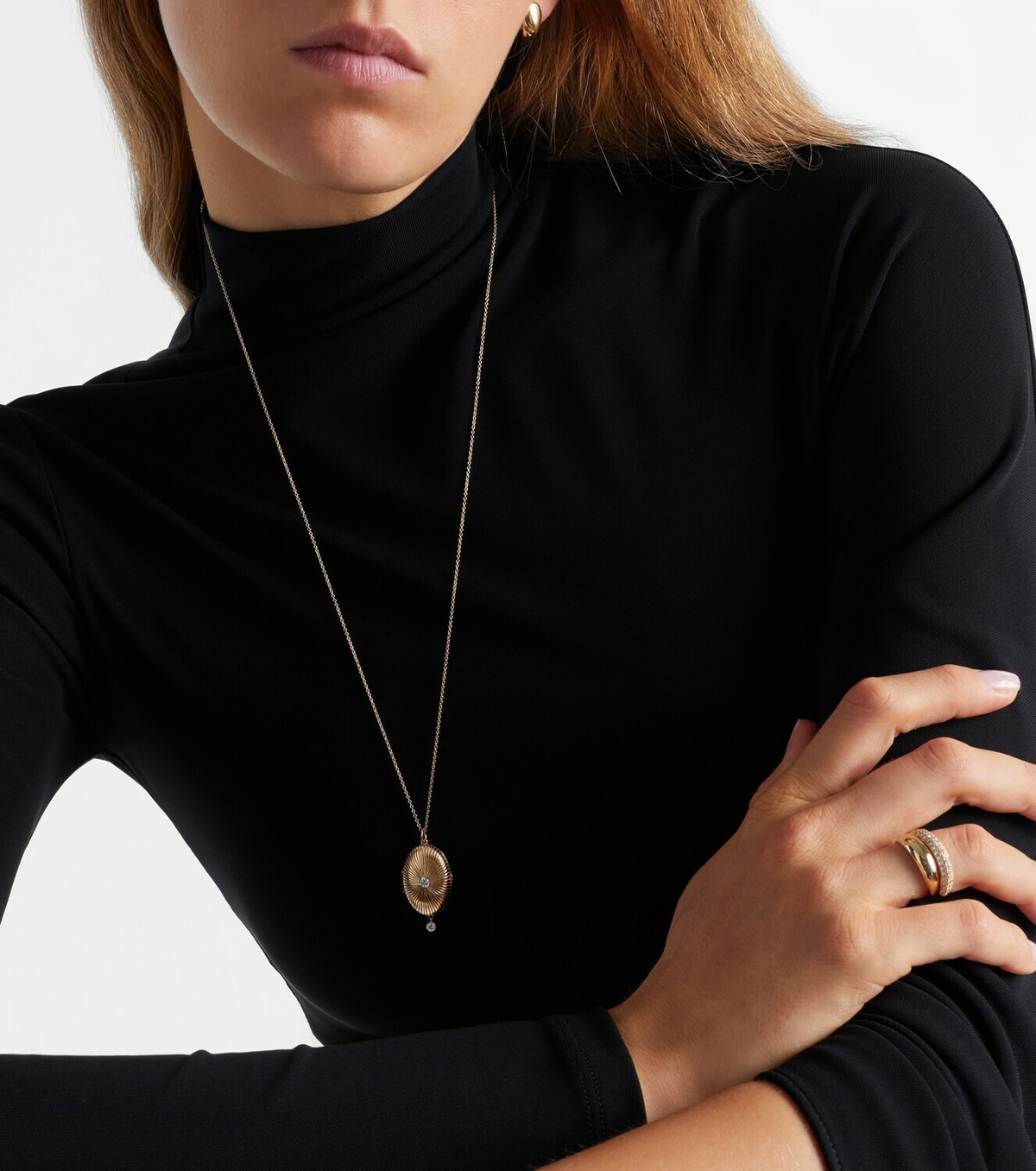 Persée 9kt gold locket necklace with diamonds
