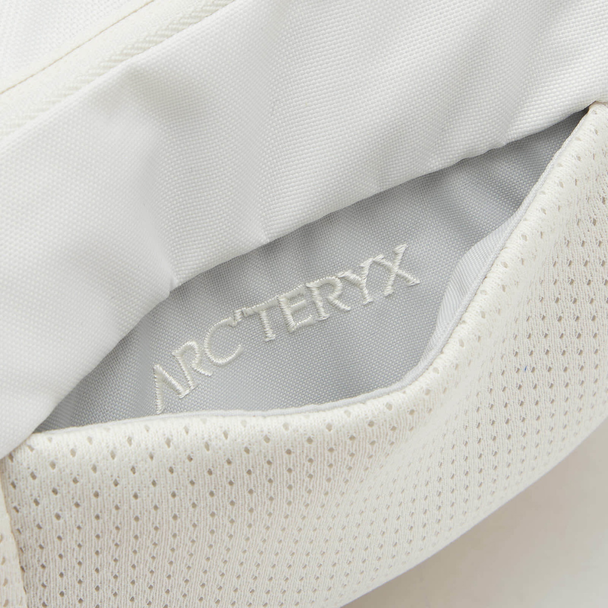 Arc'teryx Mantis 2 Waist Pack in Whiteout Arc'teryx