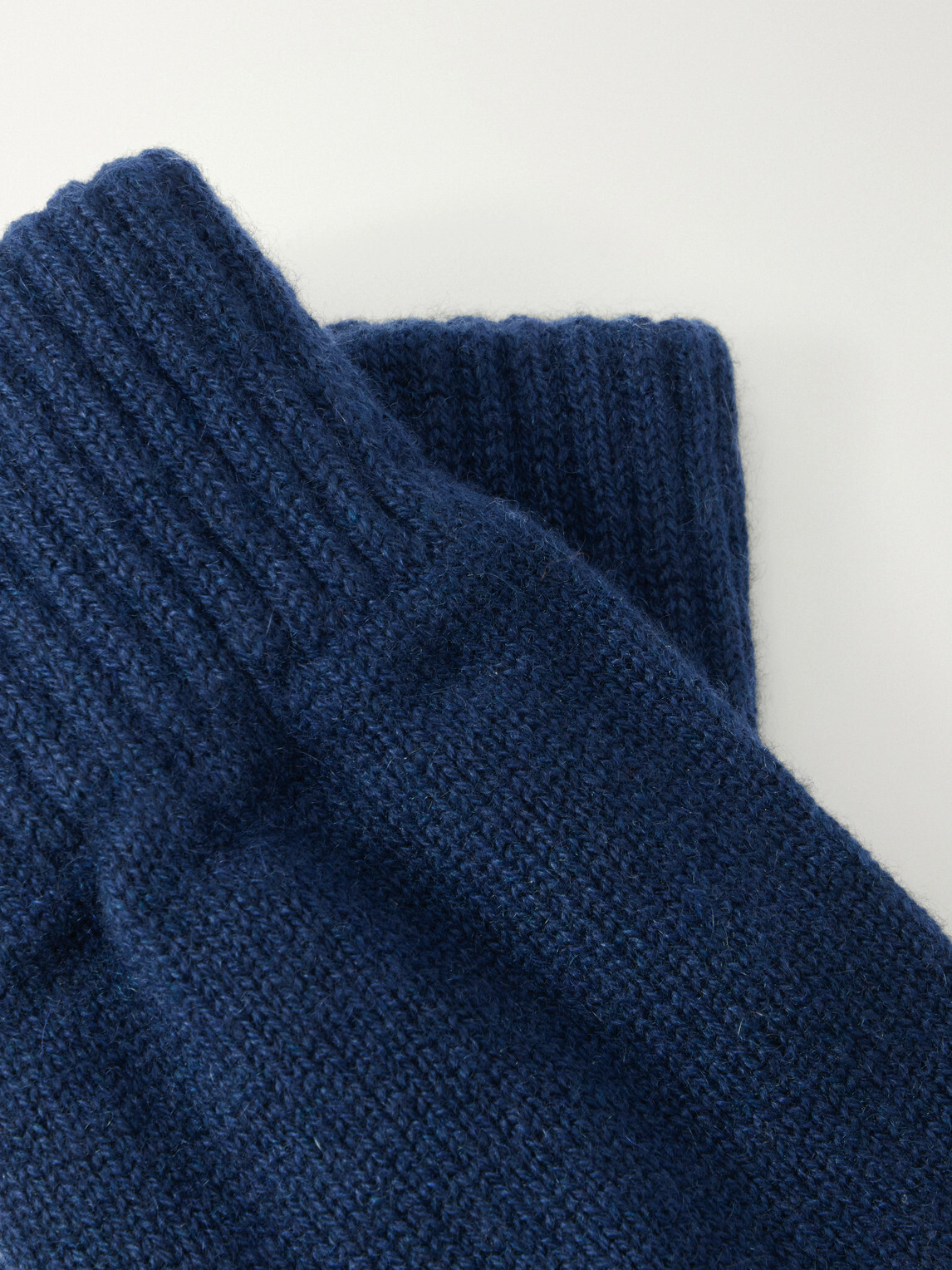 Johnstons of Elgin - Ribbed Gloves and Beanie Cashmere Set