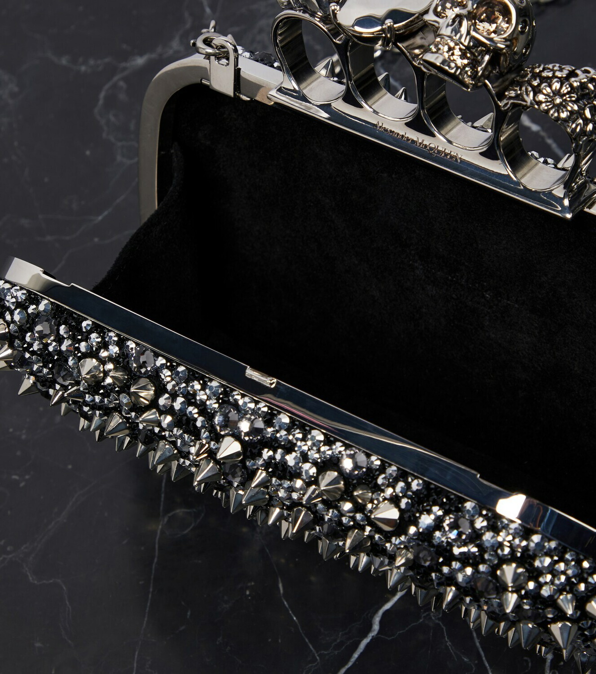 ALEXANDER MCQUEEN クラフィティ エンヘリッシュリンク Alexander McQueen - Four Ring crystal-embellished clutch