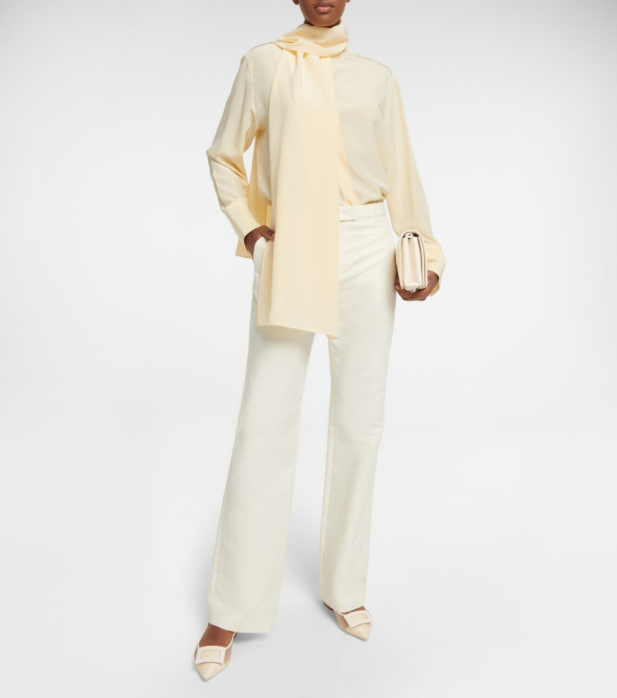 【洗練された清涼感】Roger Vivier Gommettineメッシュフラット Gommettine Ballerinas in leather Beige Woman