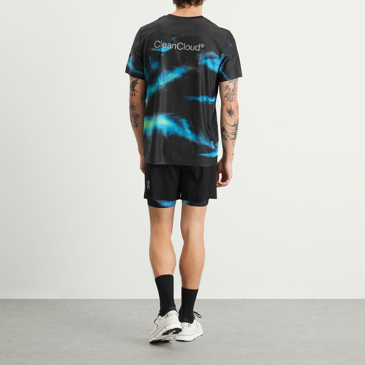 ON Men's Pace Mesh-T in Black/Horizon On