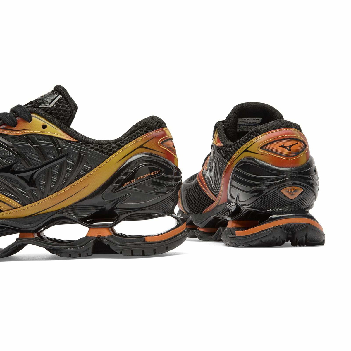 Mizuno Men's Wave Prophecy Ls Sneaker