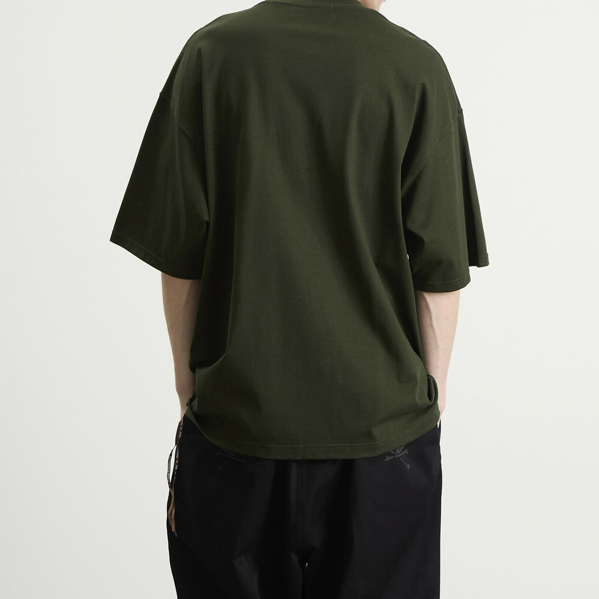MASTERMIND WORLD Men's Multi Pocket Short Sleeve T-Shirt in Olive