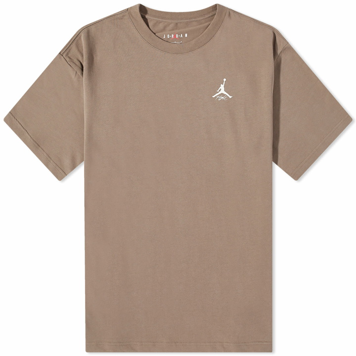 Photo: Air Jordan Men's Flight Heritage 85 Graphic T-Shirt in Palomino/Desert/Phantom