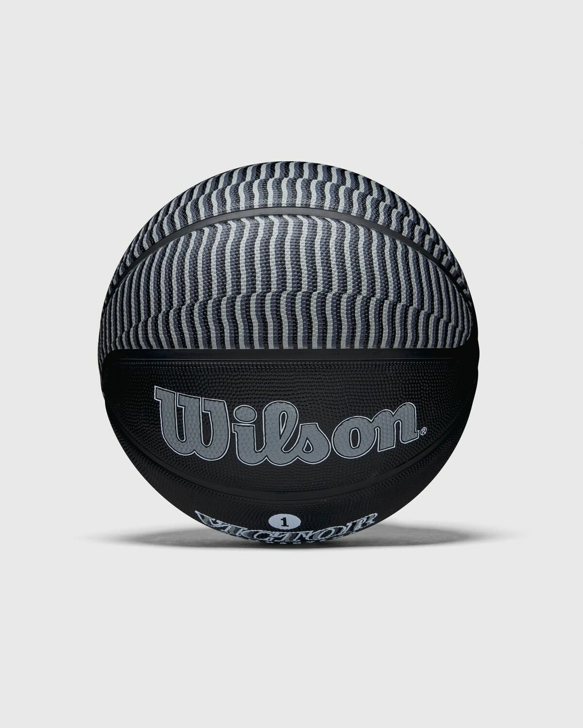 WILSON NBA PLAYER ICON OUTDOOR BASKETBALL VICTOR SIZE 7 Black Mens Sports Equipment