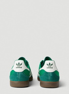 adidas - Universal Sneakers in Green