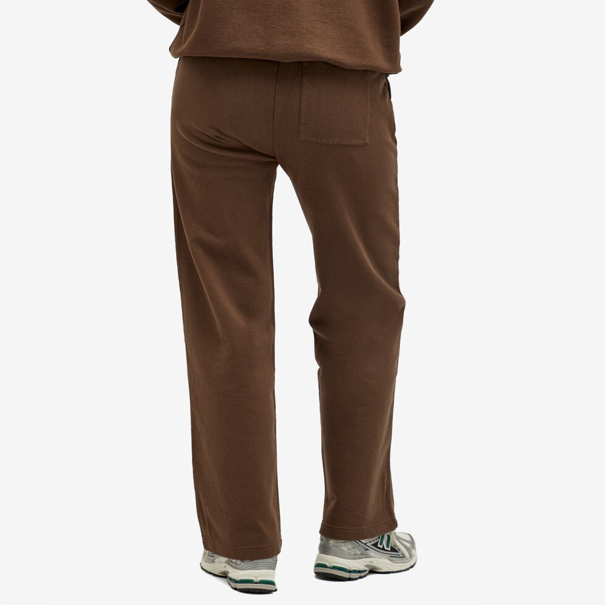Sporty & Rich Women's Oval Health Straight Leg Sweatpant in Chocolate Cream