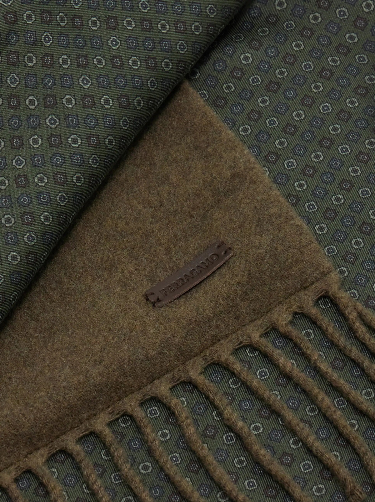 Ferragamo Mens Double face scarf in Green