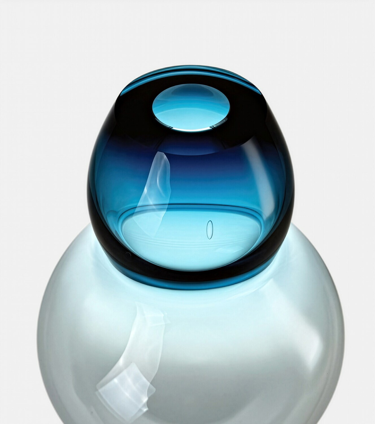 Alexa Lixfeld Spin glass vase