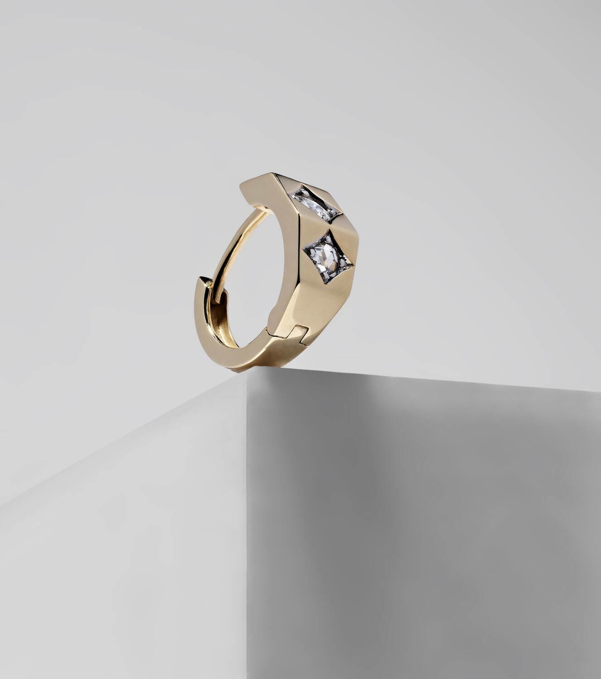 Marie Lichtenberg Ecrou Small 18kt gold single hoop earring with diamonds