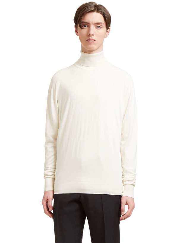 Photo: Aiezen Silk and Cashmere-Blend Turtleneck Sweater