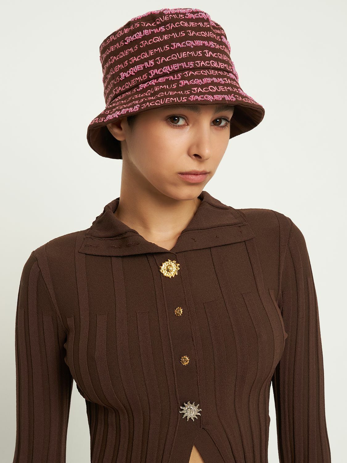 JACQUEMUS 'Le Bob Bordado’ bucket hat Beige Le Raphia 'Le Bob Bordado' Bucket Hat by JACQUEMUS on Sale