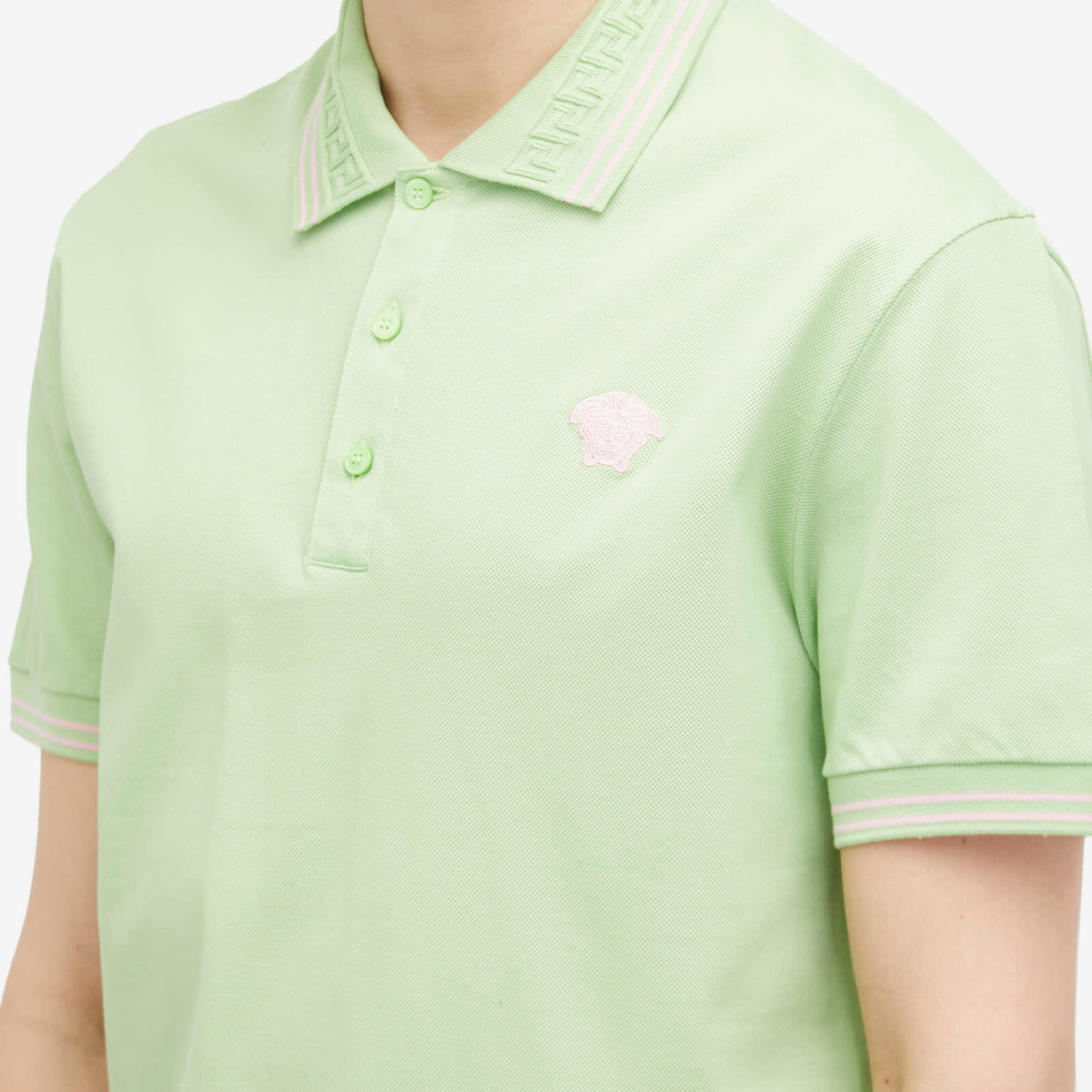 【送料&関税込】Versace Polo Shirt With Medusa Embroidery Versace Medusa Embroidered Polo Shirt | Black | FARFETCH