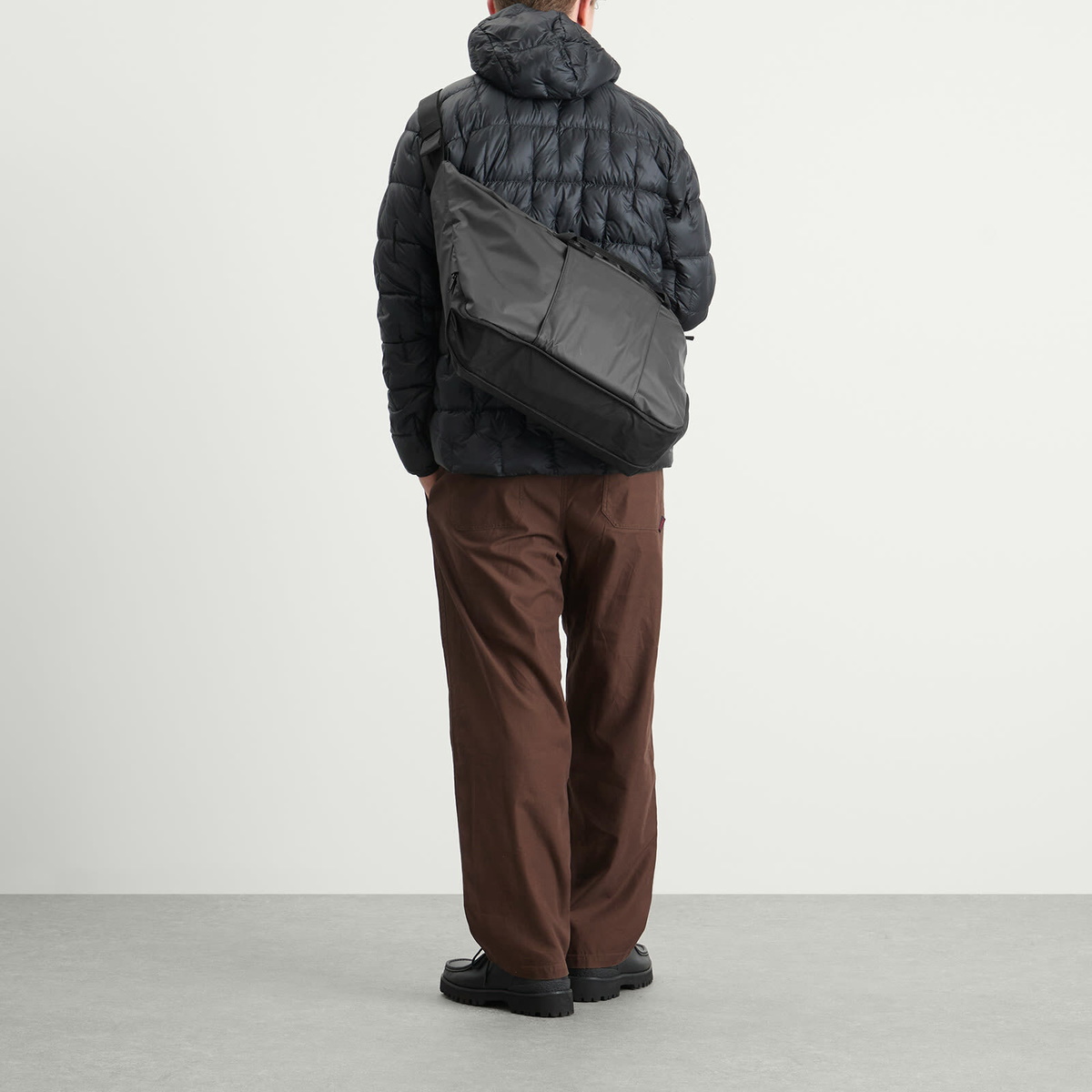 Db Journey Ramverk Pro Sling Bag - 24L in Black Out 