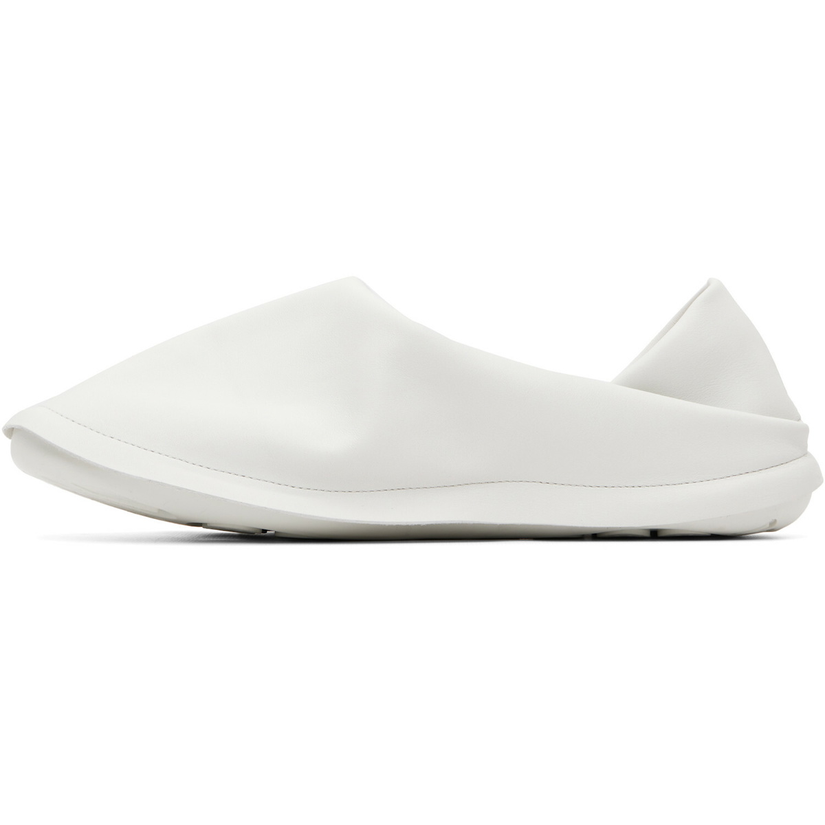 HOMME PLISSÉ ISSEY MIYAKE Off-White Camper Edition Peu Form Loafers