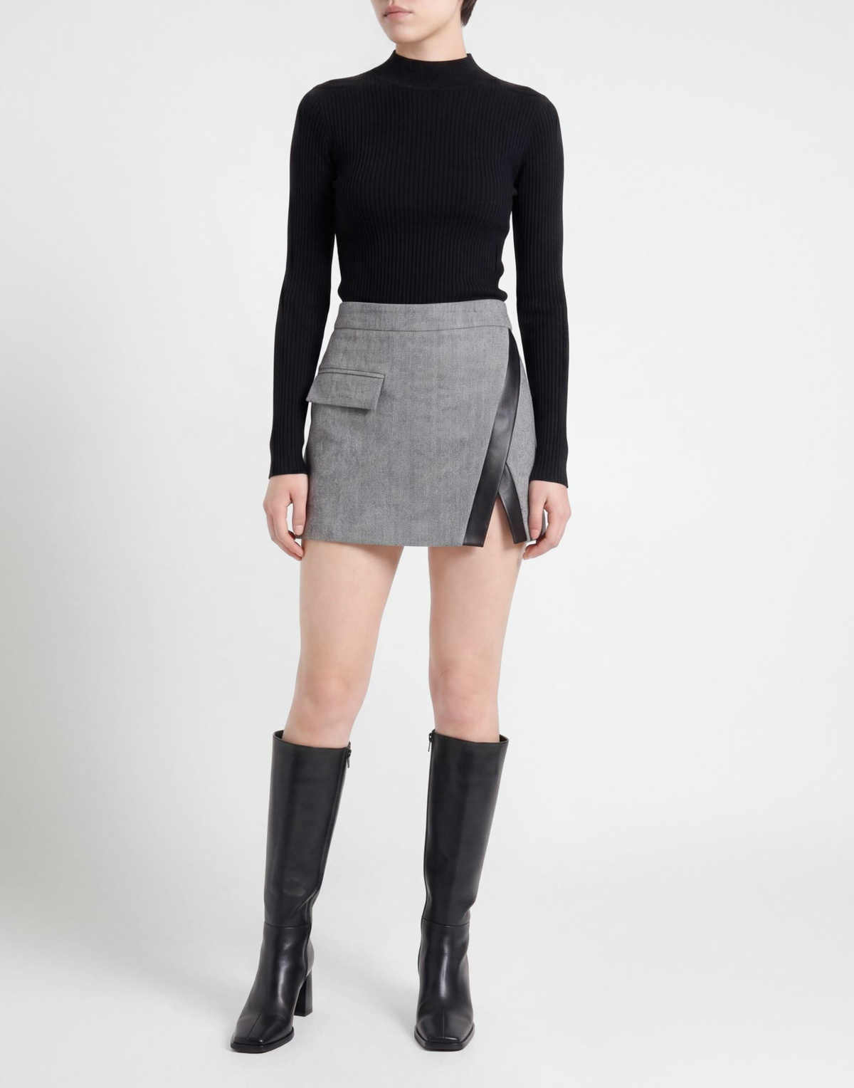 The Mannei Womens Mini skirt in Grey