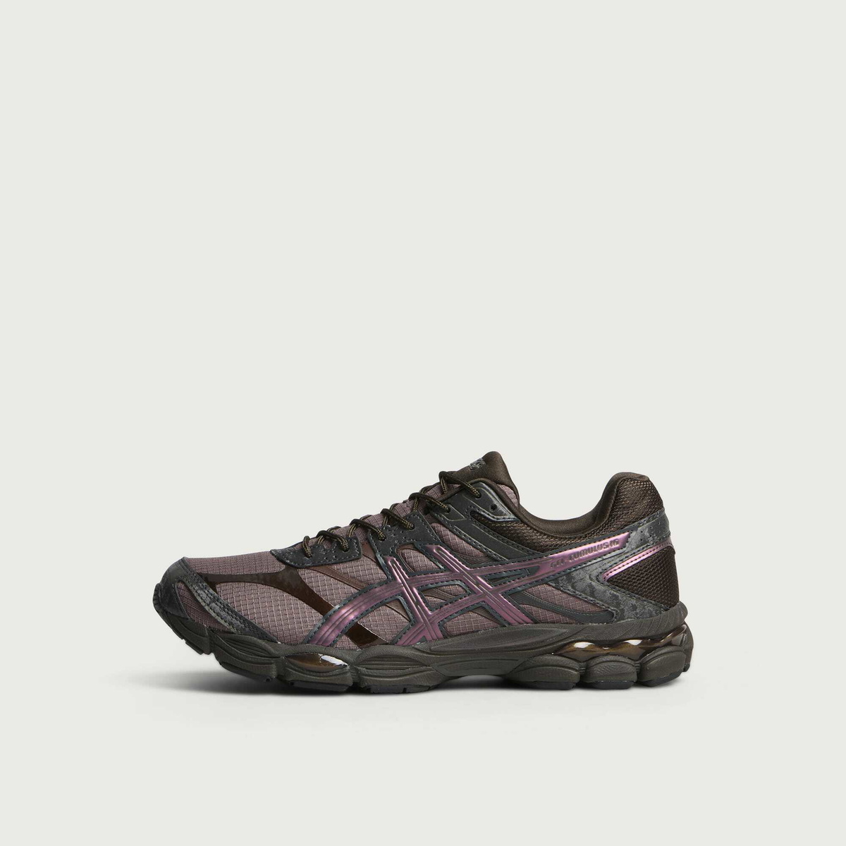 Asics GEL-CUMULUS 16 Sneaker in Cocoa Powder/Black